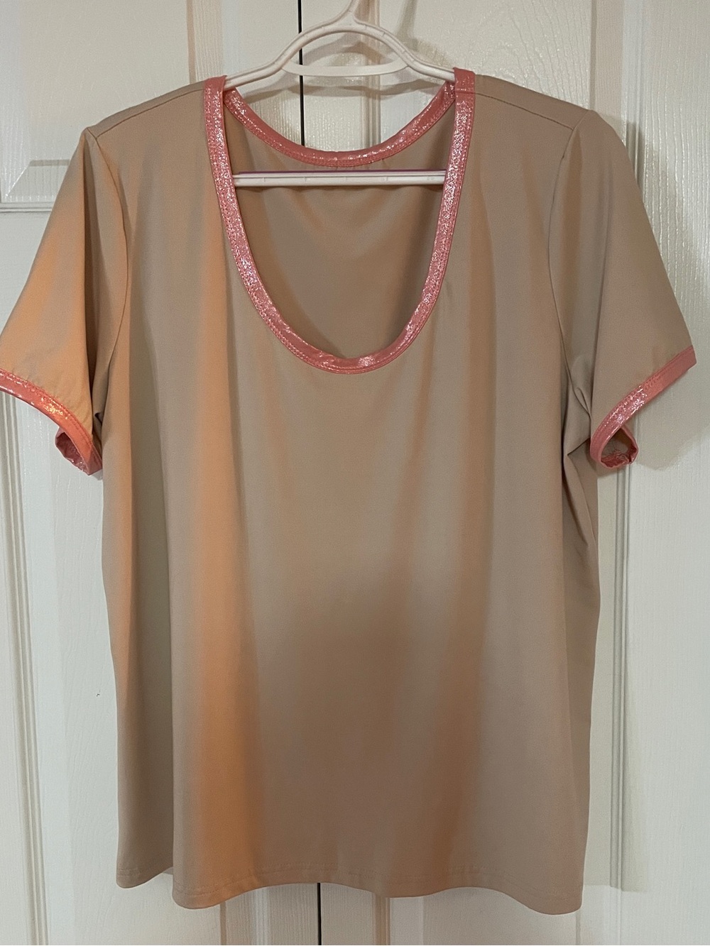 Women's Neutral Short Sleeve Top Pink glittery Trim

Looks darker in lighting